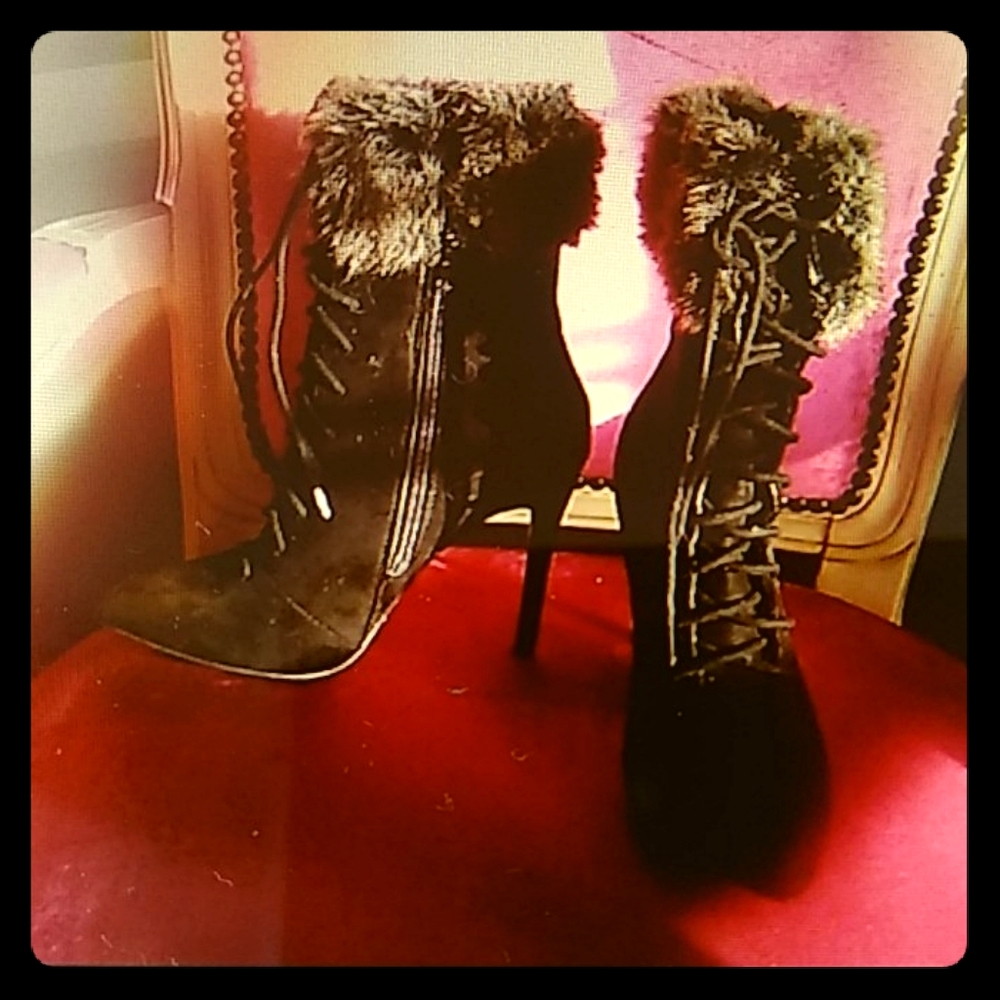 Boots zippered side laced fur top tan